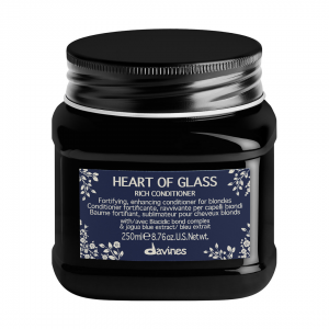 ŠVIESIUS PLAUKUS MAITINANTIS KONDICIONIERIUS | HEART OF GLASS Kondicionieriai