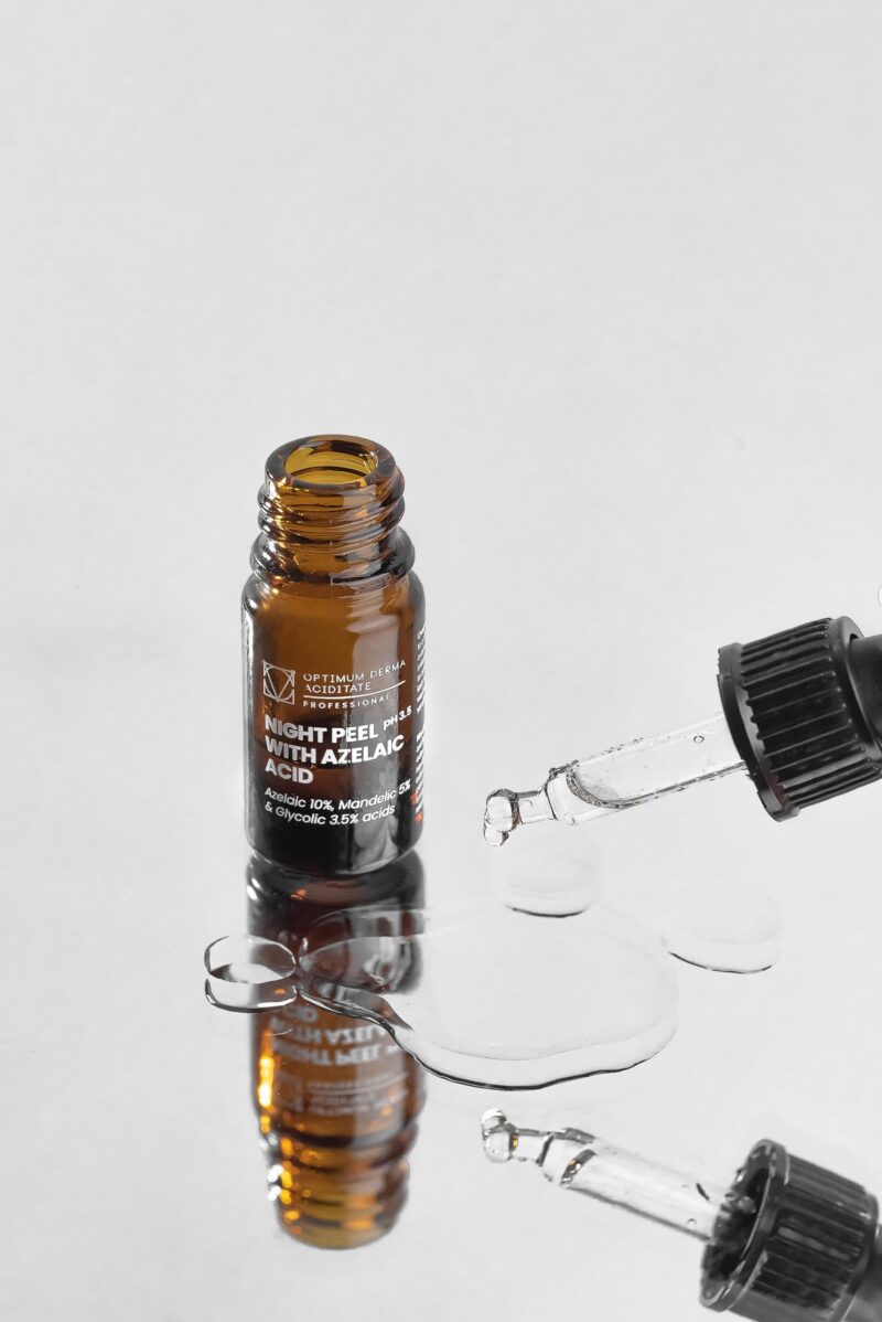 NAKTINIS PILINGAS SU AZELAINO RŪGŠTIMI 2×5 ml Šveitikliai 7